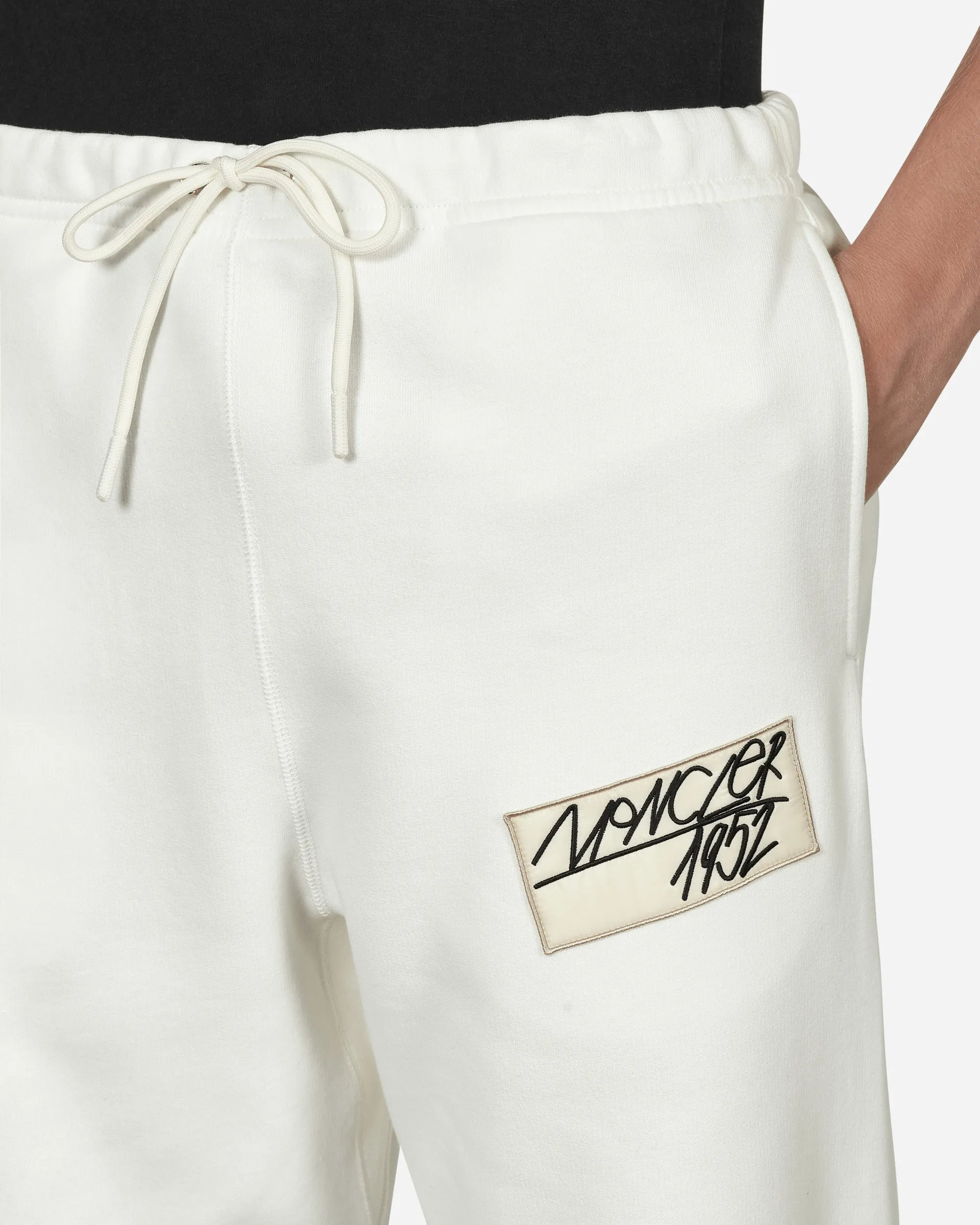 2 Moncler 1952 Sweathose Beige
