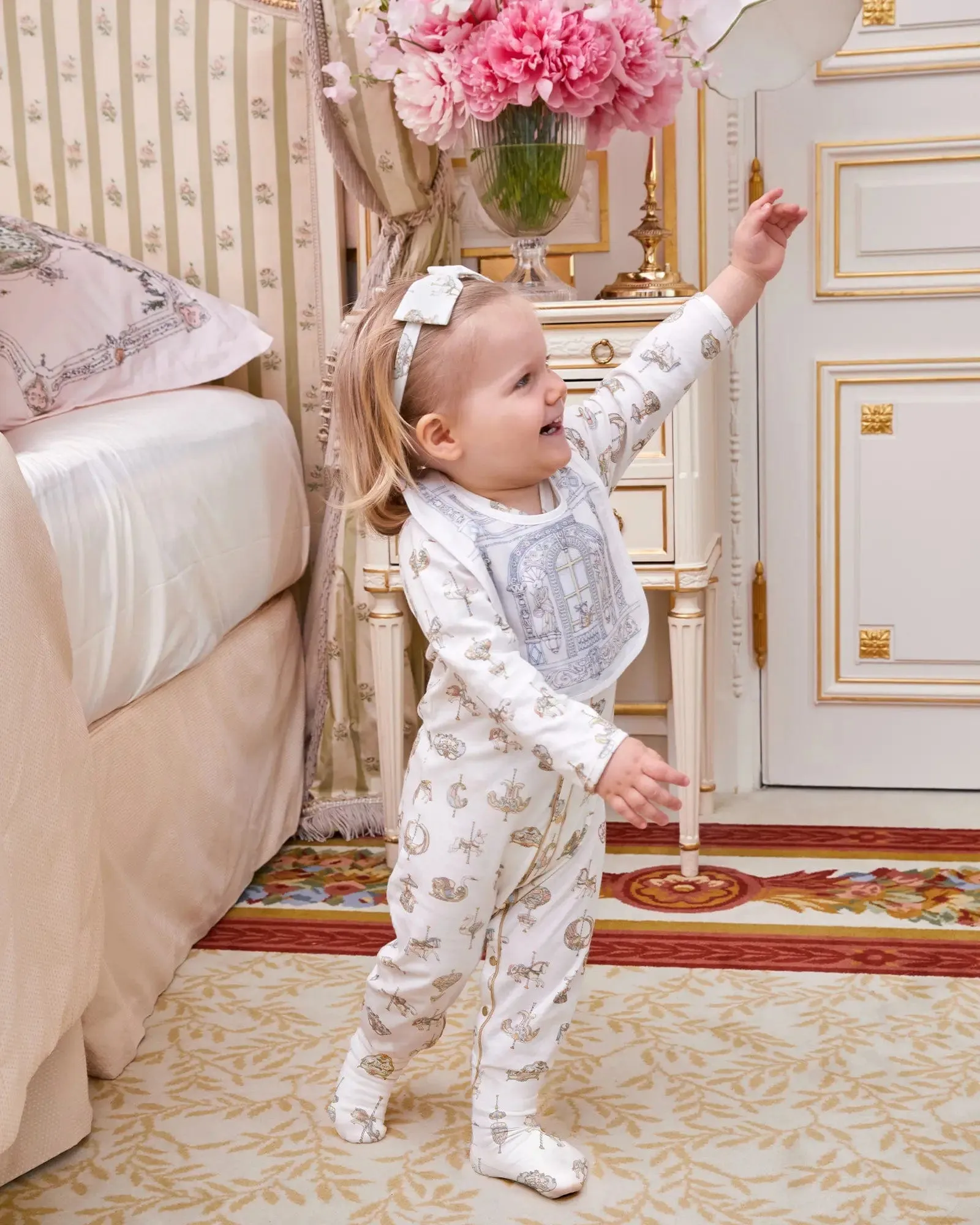 Atelier Choux Baby Karussell Klassischer Spielanzug in Weiß