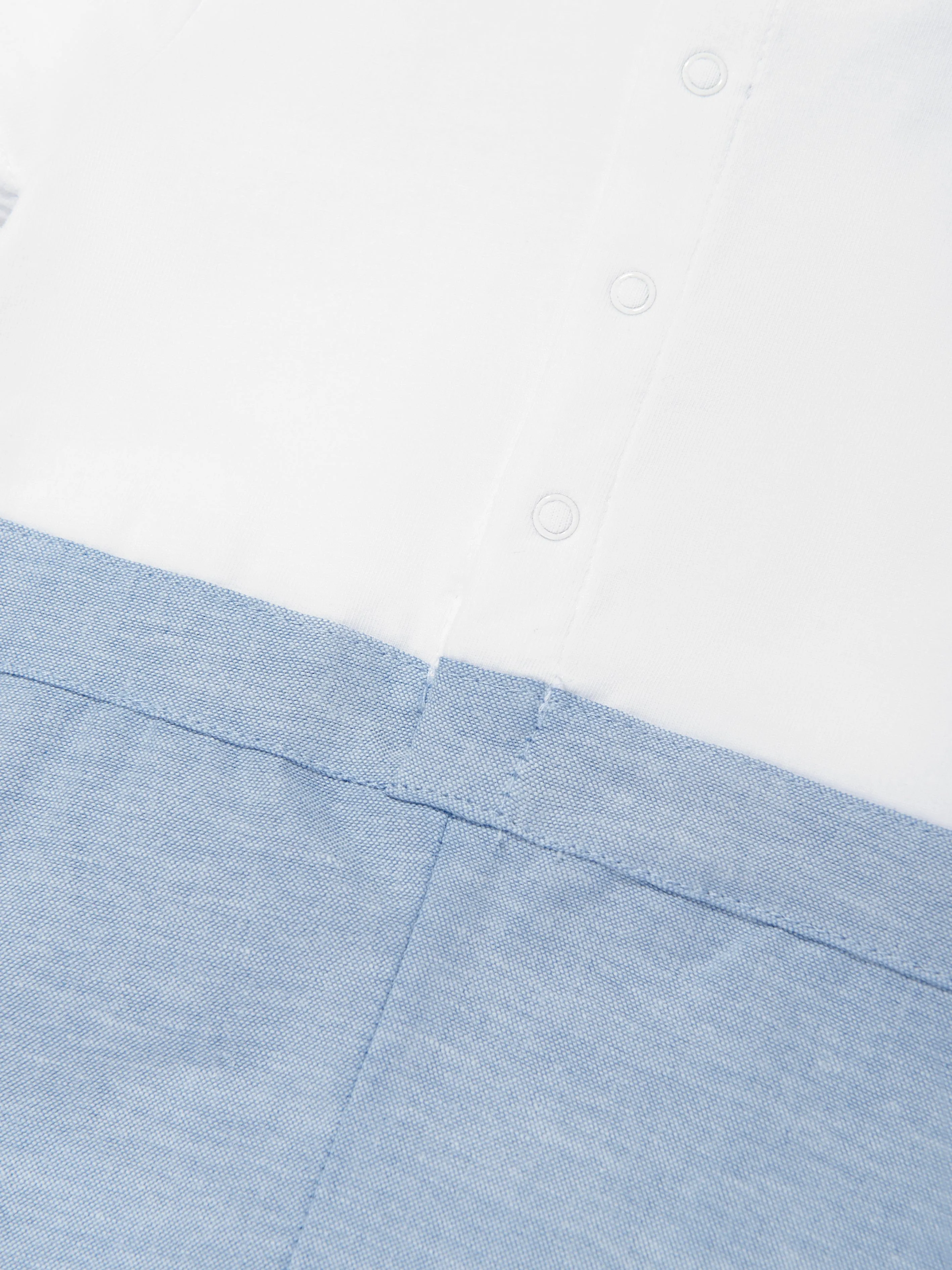 Baby Boys Jersey und Oxford Lätzchenhose in Weiß