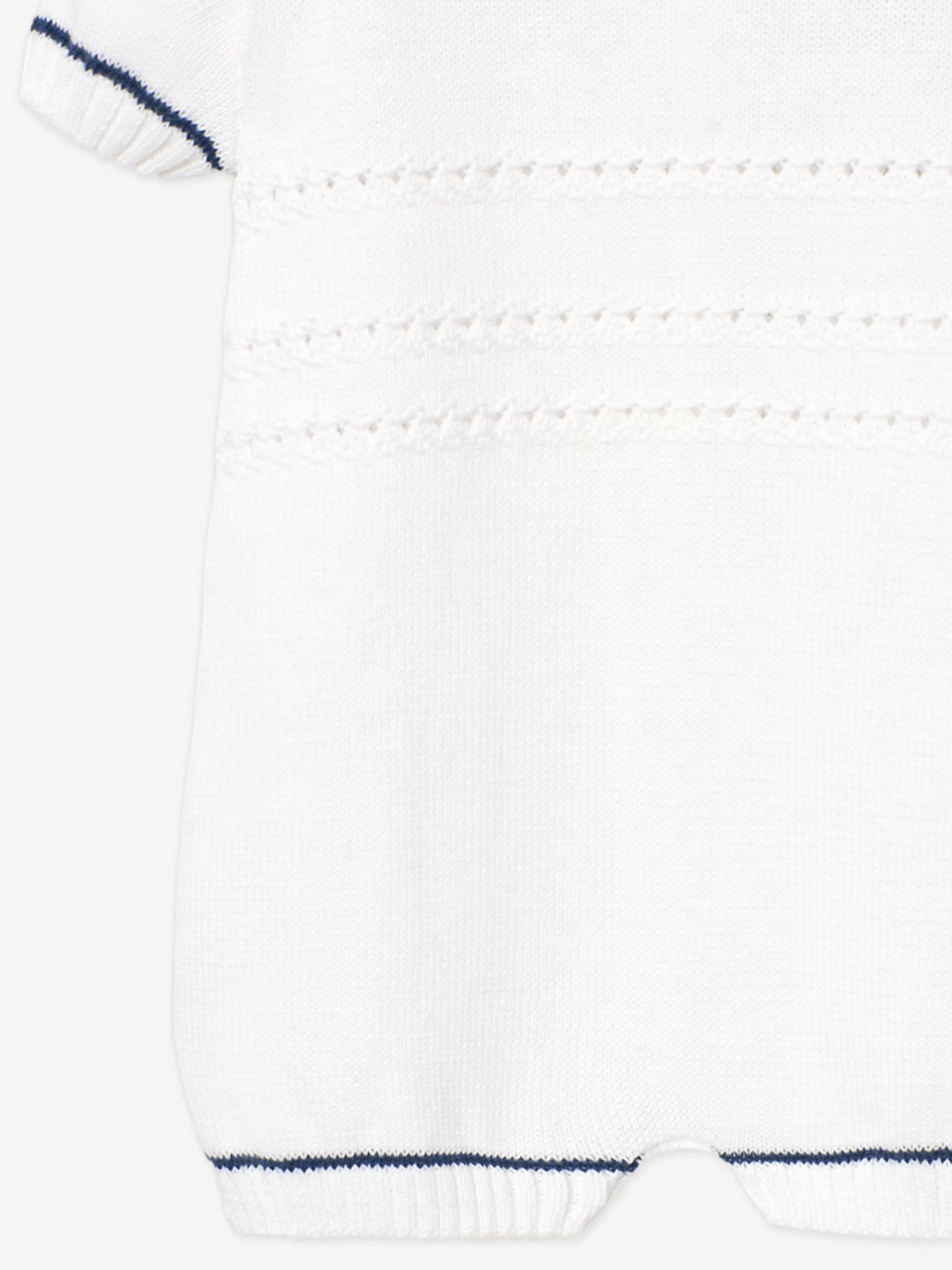 Weißer Strickoverall für Babyjungen