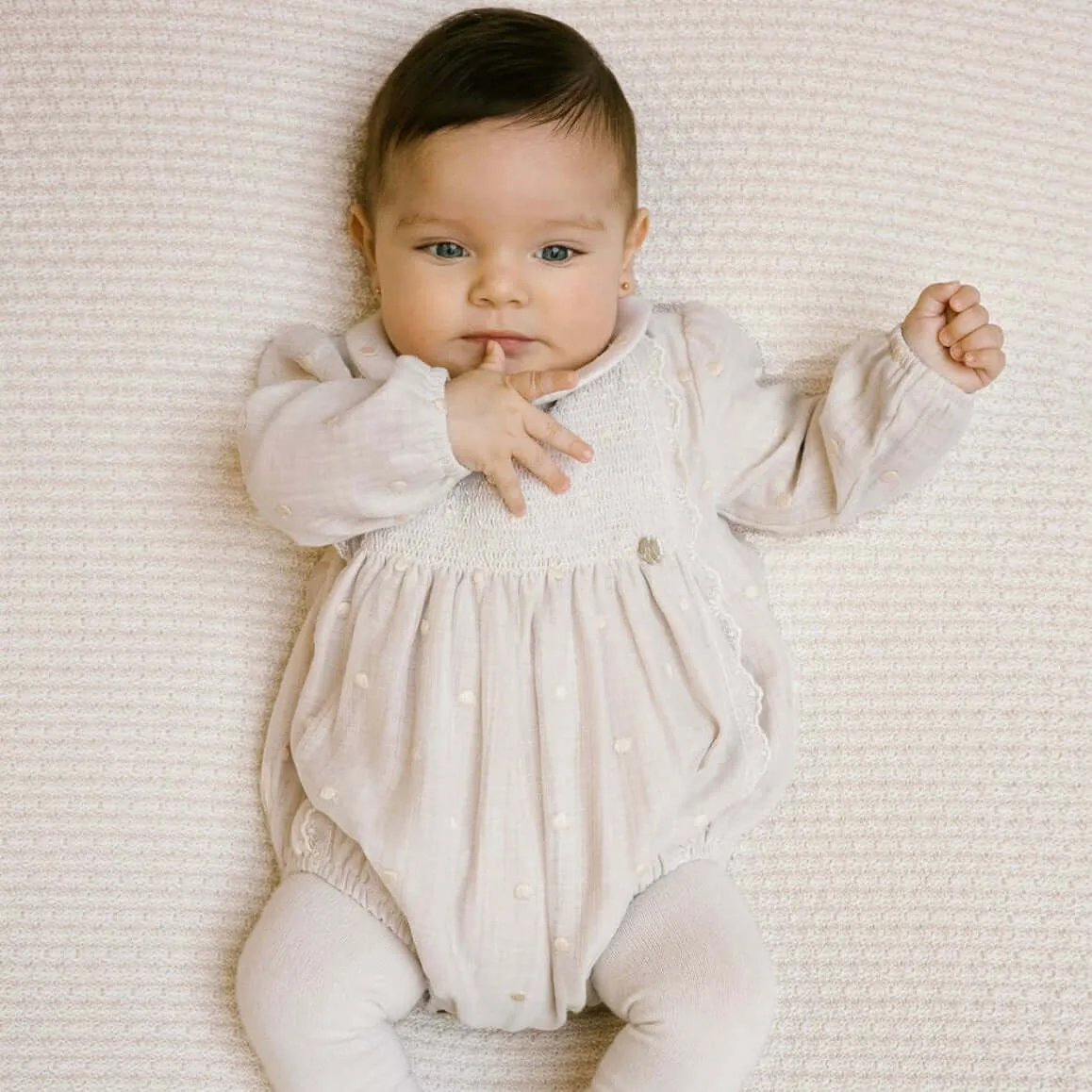 Leinen-Strampler mit Strumpfhose für Baby-Mädchen
