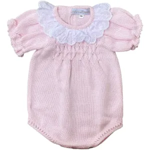 Rosa gestrickter Baby-Strampler für Mädchen mit Broderie-Anglaise-Kragen