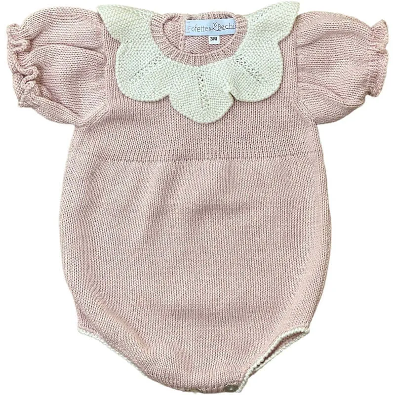 Rosa gestrickter Baby-Strampler mit Spitzenkragen für Mädchen