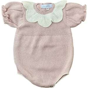 Rosa gestrickter Baby-Strampler mit Spitzenkragen für Mädchen