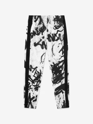 DKNY Boys Graffiti-Print Jogginghose in Weiß