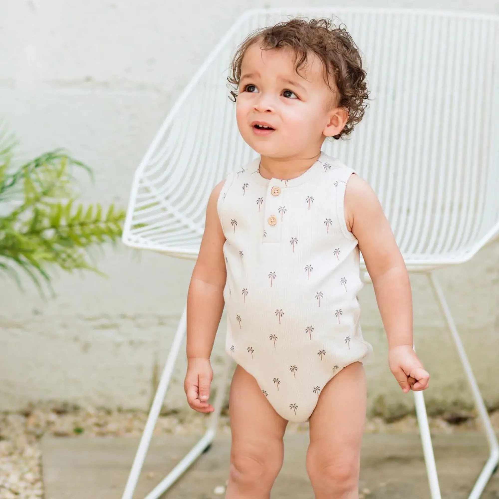 FIRSTS Palmenmuster auf geripptem hellen taubenfarbenen Bodysuit-Overall