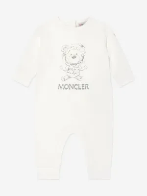 Moncler Enfant Baby-Bär-Logo-Strampler in Weiß
