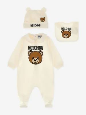 Moschino Baby Bär Logo Babygrow Geschenkset in Elfenbein